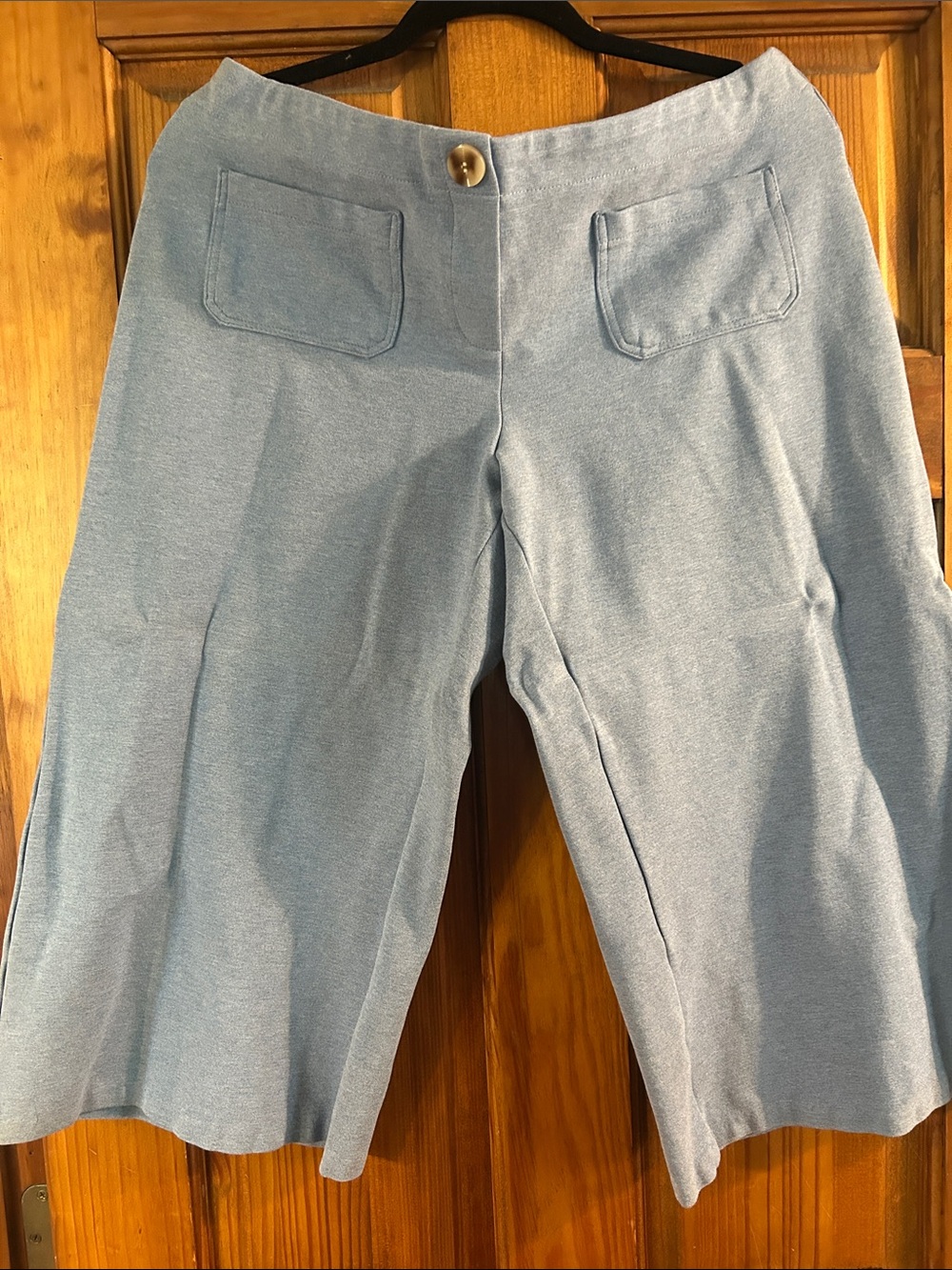 Jules & Leopold Light Blue Wide-Leg Capris with Front Patch Pockets